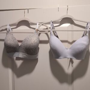 PINK Victoria's Secret Gray and White T-Shirt Bras